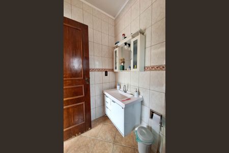 Casa de condomínio para alugar com 200m², 3 quartos e 2 vagasBanheiro da Suíte 2