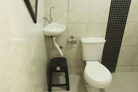 Banheiro de kitnet/studio para alugar com 1 quarto, 40m² em Ponta da Praia, Santos