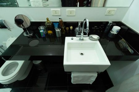 Casa para alugar com 900m², 5 quartos e 6 vagasBanheiro Suíte 2