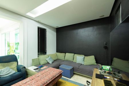 Casa para alugar com 900m², 5 quartos e 6 vagasSala Tv