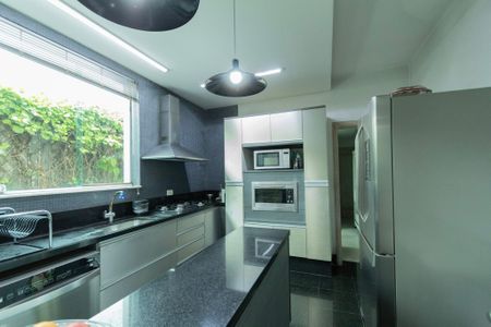 Casa para alugar com 900m², 5 quartos e 6 vagasCozinha 