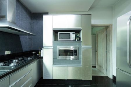 Casa para alugar com 900m², 5 quartos e 6 vagasCozinha 