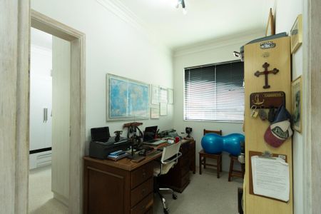 Casa para alugar com 900m², 5 quartos e 6 vagasEscritório 