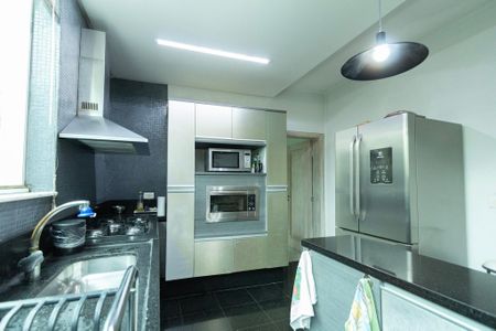 Casa para alugar com 900m², 5 quartos e 6 vagasCozinha 