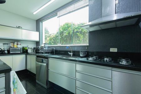 Casa para alugar com 900m², 5 quartos e 6 vagasCozinha 