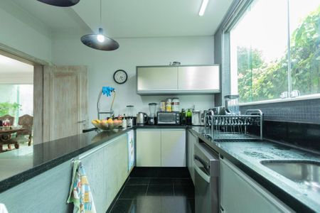 Casa para alugar com 900m², 5 quartos e 6 vagasCozinha 