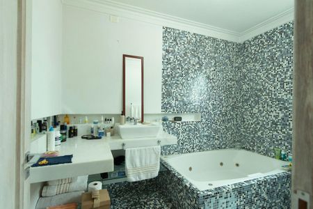 Casa para alugar com 900m², 5 quartos e 6 vagasBanheiro Closet Suíte 1