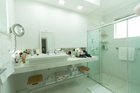 Casa para alugar com 900m², 5 quartos e 6 vagasBanheiro 