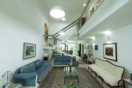 Casa para alugar com 900m², 5 quartos e 6 vagasSala 