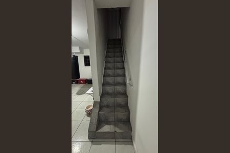 Casa à venda com 135m², 4 quartos e 1 vagaEscada