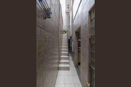 Casa para alugar com 226m², 3 quartos e 2 vagasEscada