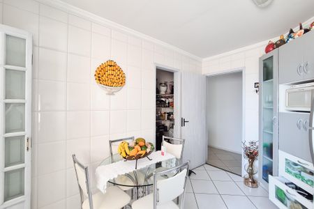 Apartamento para alugar com 200m², 3 quartos e 4 vagasCozinha - Armários