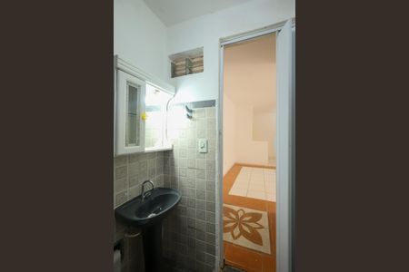 Banheiro de casa para alugar com 1 quarto, 53m² em Vila Imperio, São Paulo