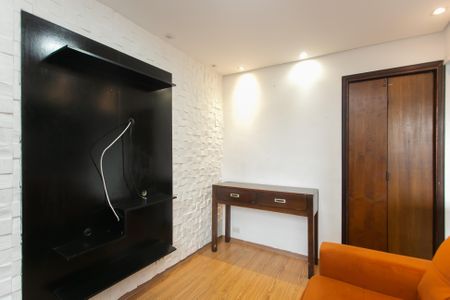 Sala de apartamento para alugar com 2 quartos, 48m² em Conjunto Residencial José Bonifácio, São Paulo