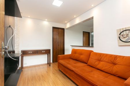 Sala de apartamento para alugar com 2 quartos, 48m² em Conjunto Residencial José Bonifácio, São Paulo