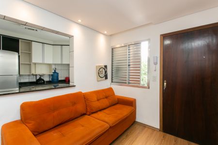 Sala de apartamento para alugar com 2 quartos, 48m² em Conjunto Residencial José Bonifácio, São Paulo