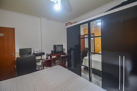 Casa à venda com 221m², 3 quartos e 3 vagasQuarto Suíte