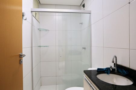 Banheiro de apartamento à venda com 1 quarto, 69m² em Sagrada Família, Belo Horizonte