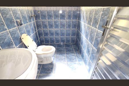 Casa para alugar com 750m², 2 quartos e 1 vaga Casa para alugar com 750m², 2 quartos e 1 vagaBanheiro social