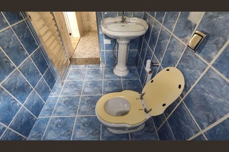 Casa para alugar com 750m², 2 quartos e 1 vaga Casa para alugar com 750m², 2 quartos e 1 vagaBanheiro social