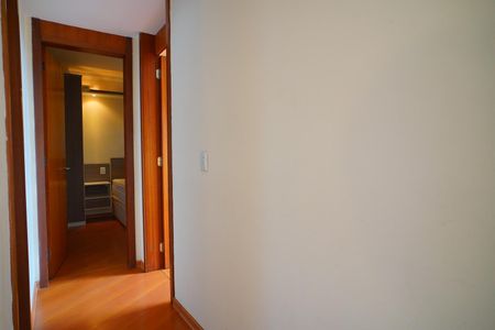 Apartamento à venda com 54m², 2 quartos e 2 vagasCorredor 