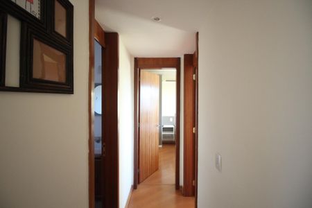 Apartamento à venda com 58m², 2 quartos e 2 vagasCorredor