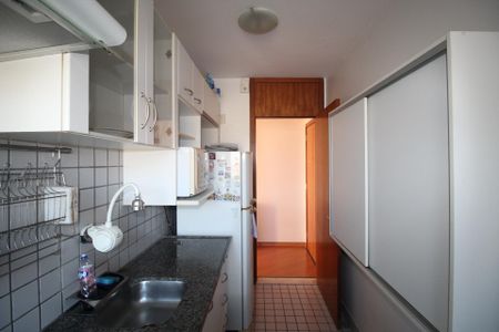 Apartamento à venda com 58m², 2 quartos e 2 vagasCozinha