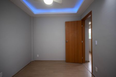 Quarto 1 de apartamento para alugar com 2 quartos, 47m² em Taquara, Rio de Janeiro