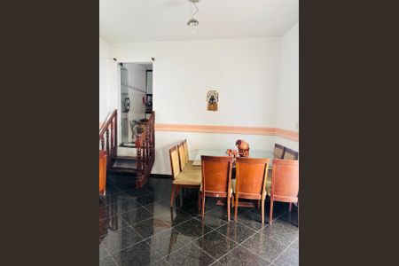 Casa para alugar com 120m², 2 quartos e 2 vagasSala