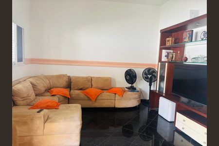 Casa para alugar com 120m², 2 quartos e 2 vagasSala