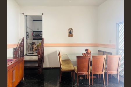 Casa para alugar com 120m², 2 quartos e 2 vagasSala