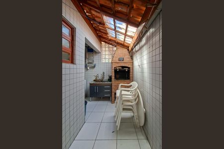 Casa de condomínio para alugar com 123m², 3 quartos e 2 vagasChurrasqueira