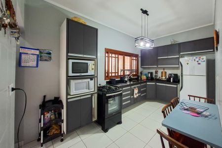 Casa de condomínio para alugar com 123m², 3 quartos e 2 vagasCozinha 