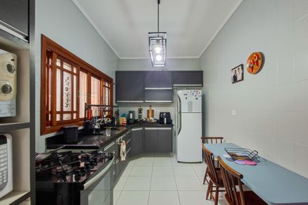 Casa de condomínio para alugar com 123m², 3 quartos e 2 vagasCozinha 