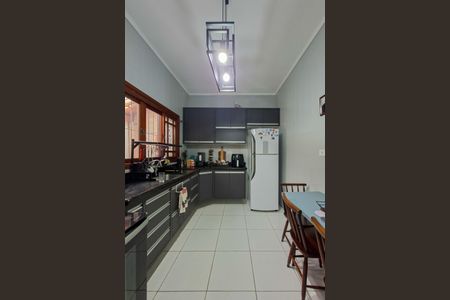 Casa de condomínio para alugar com 123m², 3 quartos e 2 vagasCozinha 