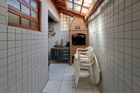 Casa de condomínio para alugar com 123m², 3 quartos e 2 vagasChurrasqueira