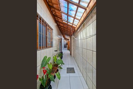 Casa de condomínio para alugar com 123m², 3 quartos e 2 vagasCorredor lateral