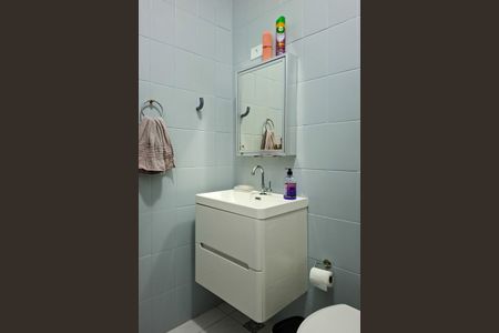 Casa de condomínio para alugar com 123m², 3 quartos e 2 vagasBanheiro 