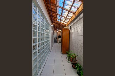 Casa de condomínio para alugar com 123m², 3 quartos e 2 vagasCorredor lateral