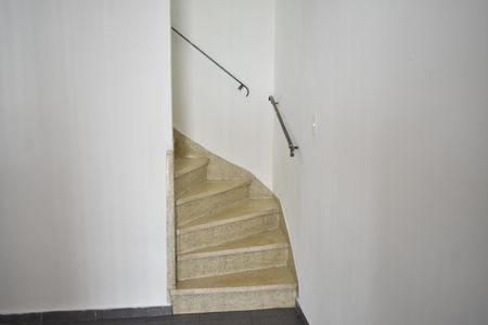 Casa à venda com 100m², 3 quartos e 2 vagasescadas