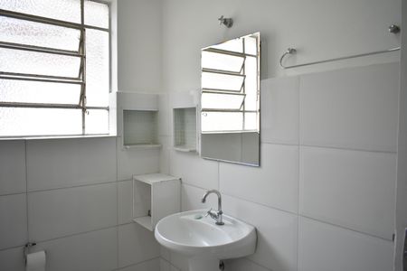 Casa à venda com 100m², 3 quartos e 2 vagasBanheiro 1