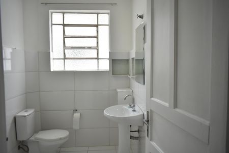 Casa à venda com 100m², 3 quartos e 2 vagasBanheiro 1