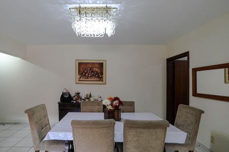 Apartamento para alugar com 75m², 2 quartos e 1 vagaSala