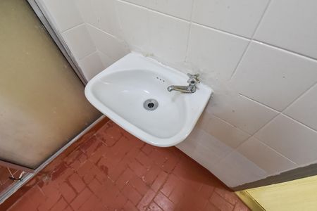 Banheiro de kitnet/studio para alugar com 1 quarto, 68m² em Liberdade, São Paulo