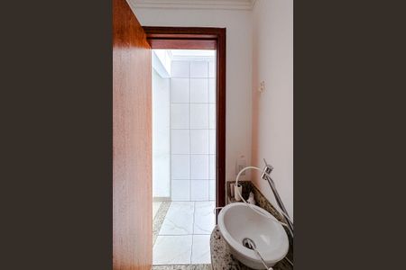 Casa à venda com 215m², 3 quartos e 6 vagasLavabo