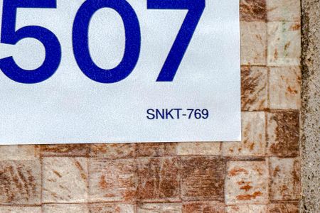 Casa à venda com 215m², 3 quartos e 6 vagasSNKT-769