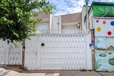 Casa à venda com 215m², 3 quartos e 6 vagasFachada - Plaquinha