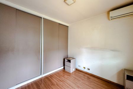 Casa à venda com 215m², 3 quartos e 6 vagasQuarto 1 - Suíte