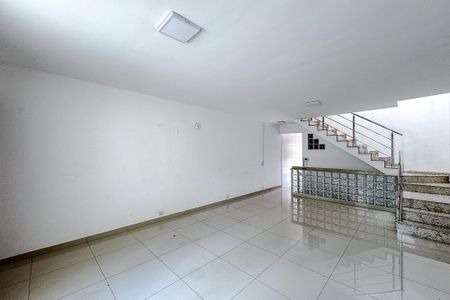 Casa à venda com 215m², 3 quartos e 6 vagasSala