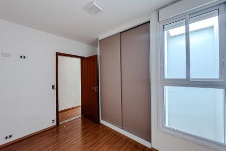 Casa à venda com 215m², 3 quartos e 6 vagasQuarto 2